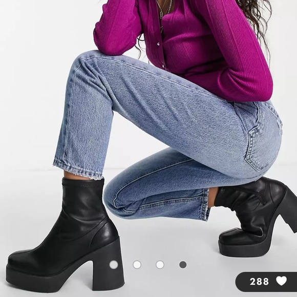 NEW! NWT! ASOS Stradivarius Petite mom fit vintage jean in medium blue - Picture 2 of 4